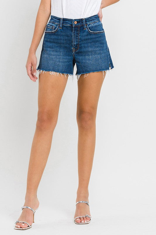 Shorts acampanados con dobladillo sin rematar y talle alto