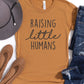 Camiseta gráfica Criando pequeños humanos