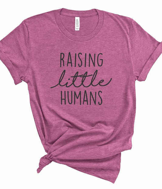 Camiseta gráfica Criando pequeños humanos