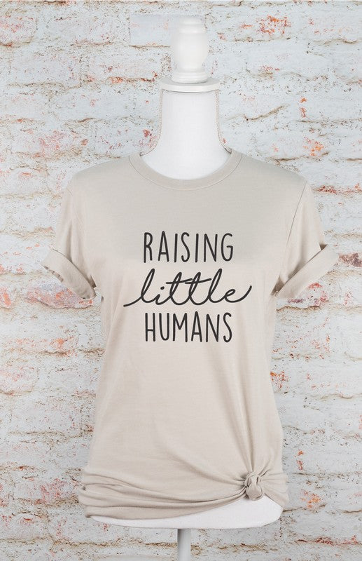 Camiseta gráfica Criando pequeños humanos