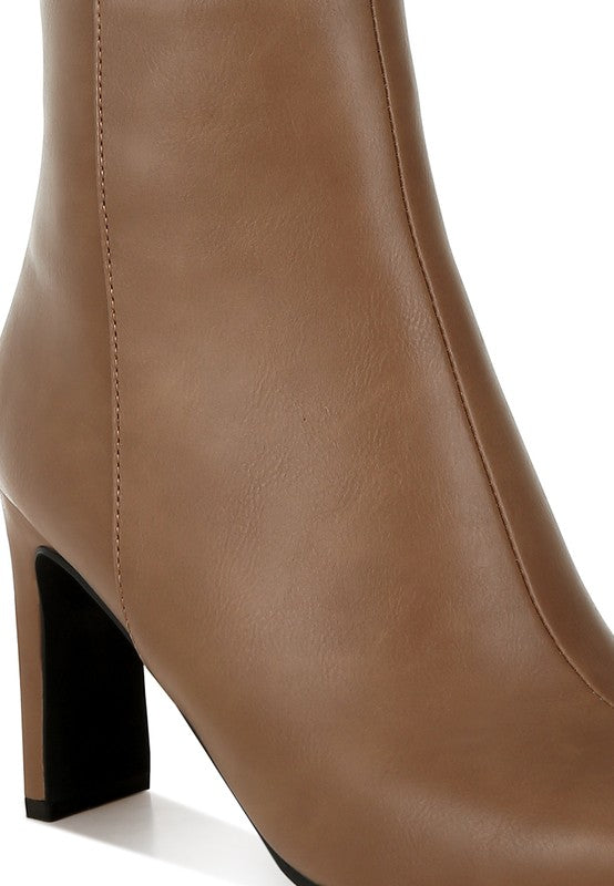 Minimalist Sleek Cap Toe Faux Leather Boots