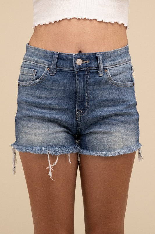 Shorts vaqueros de talle medio sin rematar con dobladillo deshilachado